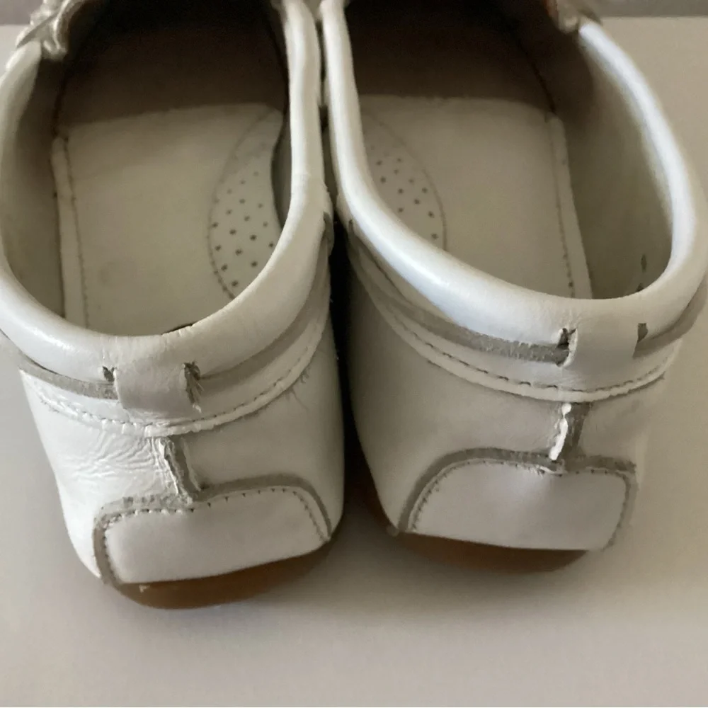 Minnetonka White genuine Leather Moccasins 8